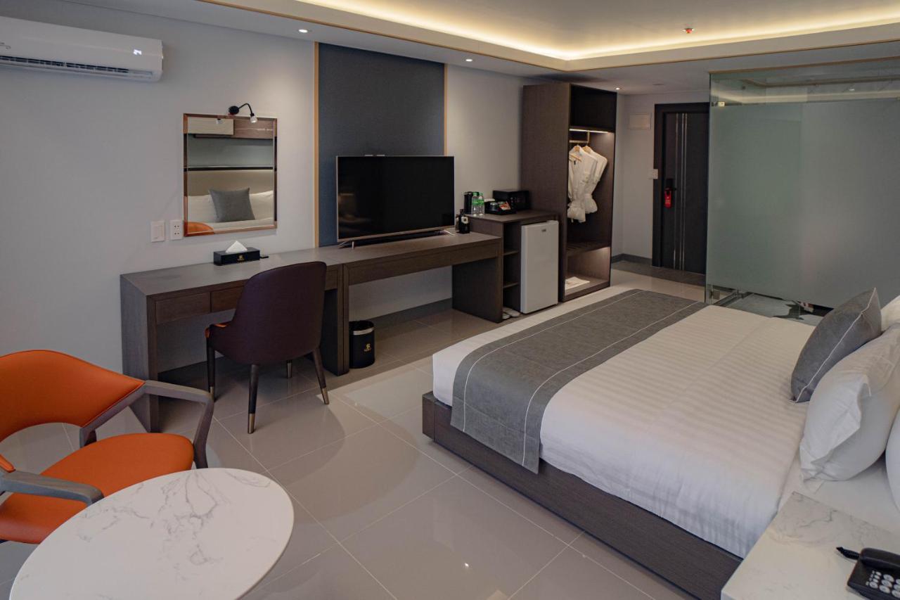 אולונגפו Subic Riviera Hotel And Residences מראה חיצוני תמונה