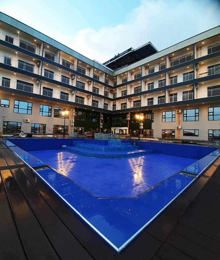 אולונגפו Subic Riviera Hotel And Residences מראה חיצוני תמונה